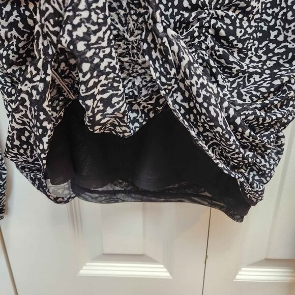 [M] RW&Co Black & White Long-sleeved Top‎ Size Medium Animal Print Lined - Picture 3 of 9